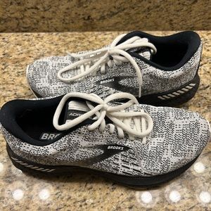 Women’s Brooks running shoes